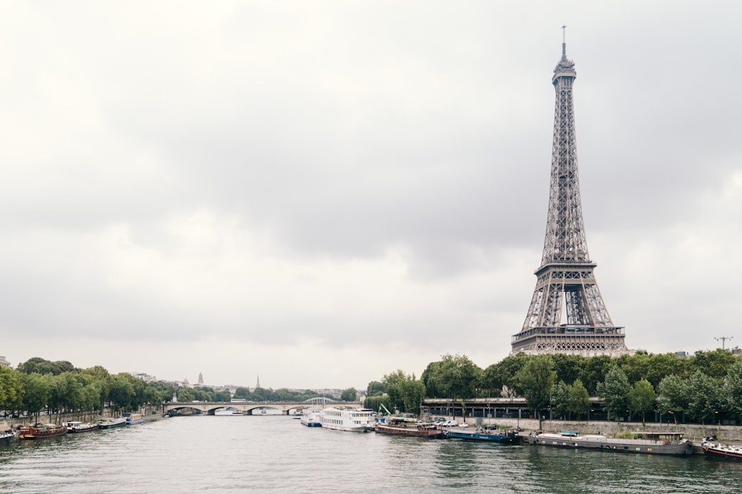 paris cafe celebrity