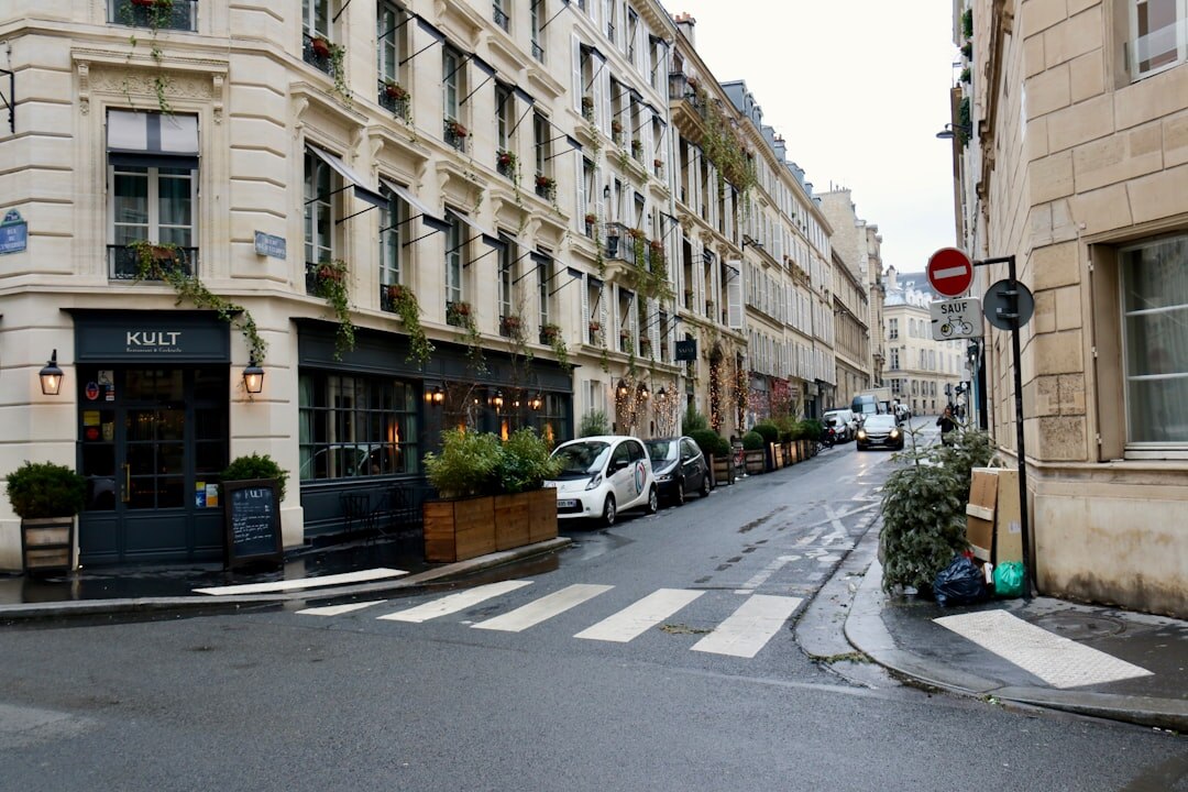 secret celebrity cafe paris